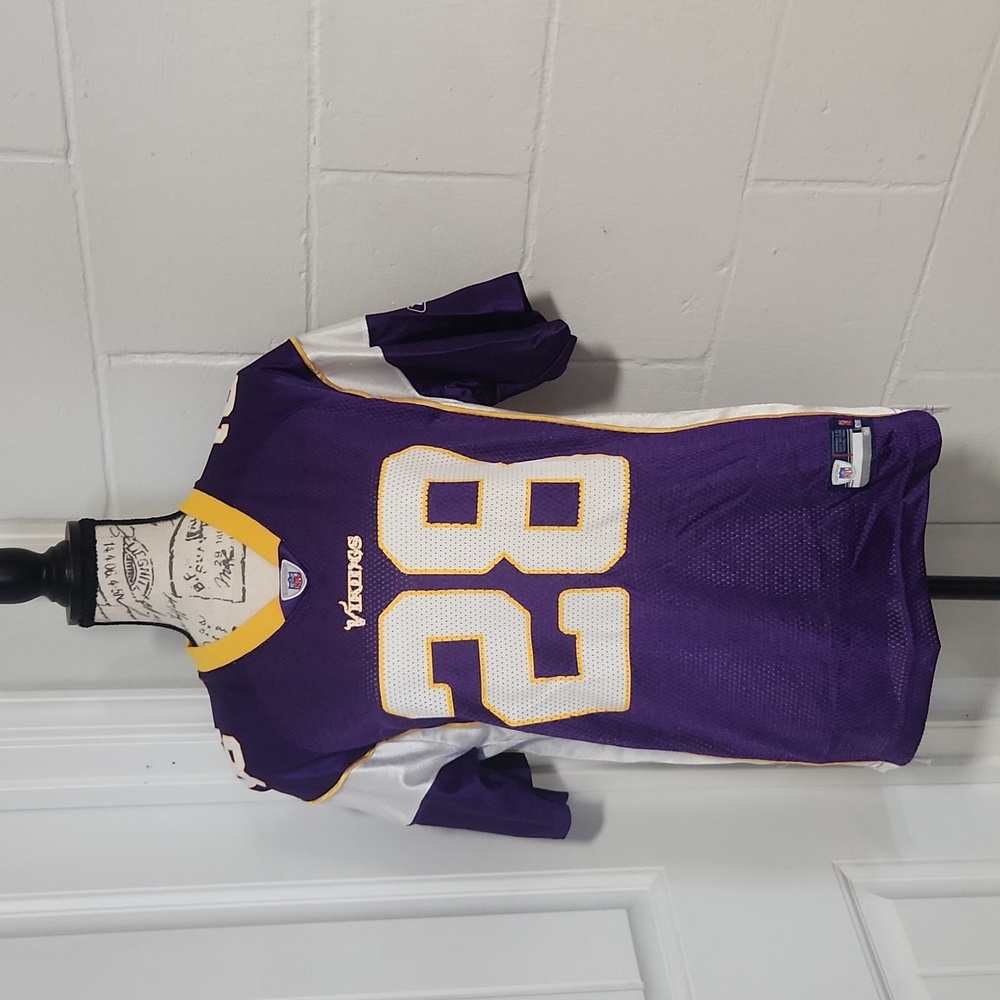 Reebok Purple and White MN Vikings AP Adrian Peterson Jersey Like New Size LARGE
